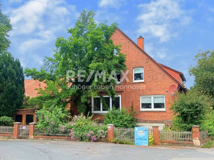 Resthof mit 3.642 m² Grundstück in Springe OT Alversrode – Haus vorne