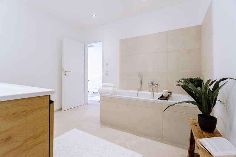 Saniertes Reihenmittel in Hamburg-Bramfeld – Badezimmer