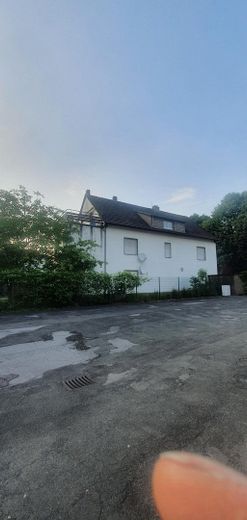 Dom wielorodzinny z lokalem użytkowym w najlepszej lokalizacji   Taras/Garaż/tereny otwarte itp... przy głównej ulicy – Seitenansicht