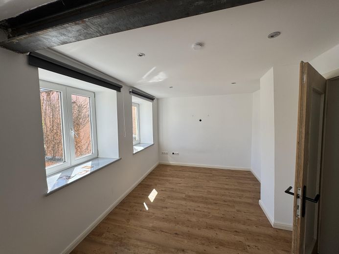 Einzigartiges Altstadt-Juwel in Weilheim mit eigenem Stadtgarten – kernsanierte 6-Zimmer-Maisonette – Zimmer 1, Foto 1, 2. OG