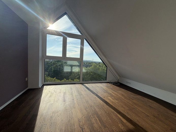 Attico su due piani con galleria e ampia terrazza sul tetto – Schlafzimmer oben Ausblick