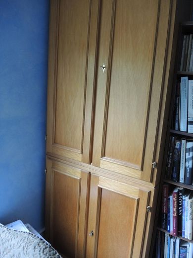 Functional and Solid Country House in the Wendland – Schrank mit Sicherungskasten