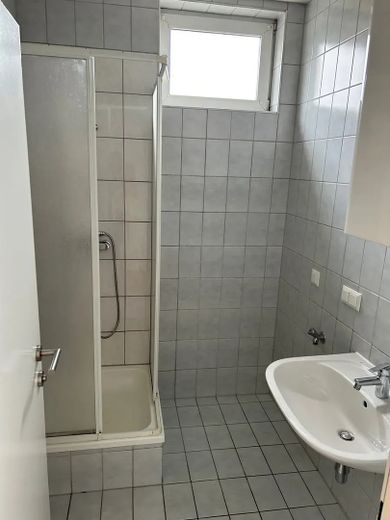Moderne und helle 2-Zimmer-Wohnung in München-Schwabing-West – Badezimmer
