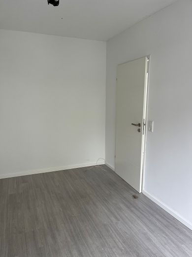 केंद्र के पास, फिर भी शांत 3 1/2 कमरों वाला अपार्टमेंट – Kinder/Arbeitszimmer