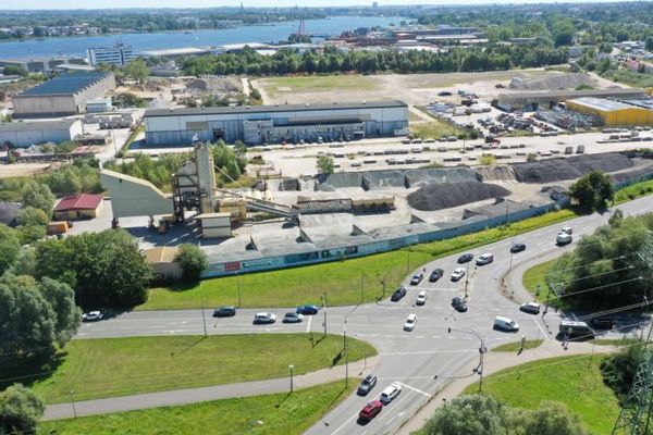 Advertising space at the heavily traveled Schmarler Damm traffic junction - Rostock with 25,000 cars