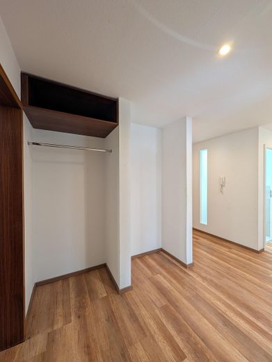 Familien- und Tierfreundliche Stadtwohnung 4 Zimmer Wohnung – Flur / Gardarobe / Niesche
