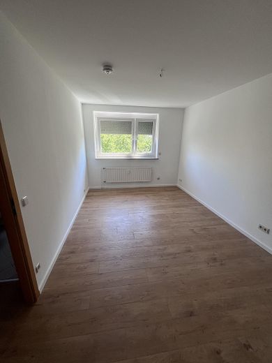 Frisch renovierte 75 m²-Wohnung mit Balkon, Aufzug & EBK in Hannover-Bothfeld-Vahrenheide – Schlafzimmer