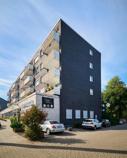 Appartamento modernizzato di recente, 3 locali con balcone – Aussenansicht 2