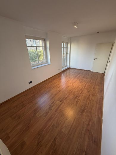 Barrierefreie 3,5-Zimmer-Wohnung in Sasel – Südwest-Balkon, Aufzug Tiefgarage, 2 TG-Plätze – Schlafzimmer/Rückansicht