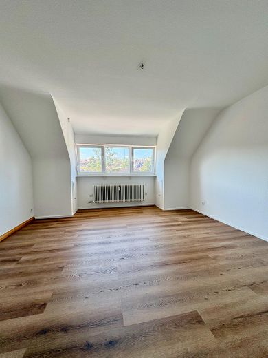 HELLE 3 Zimmer Wohnung - Erstbezug nach Renovierung – Schlafzimmer