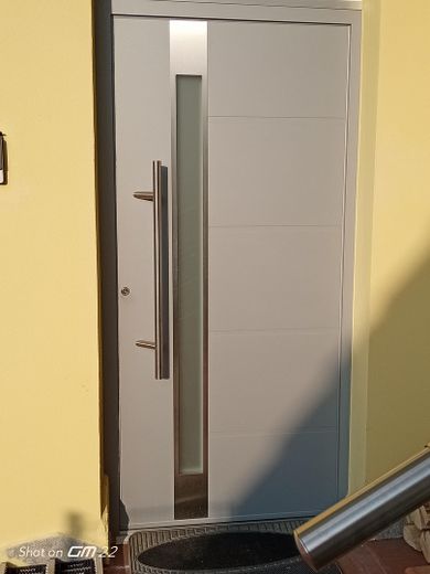 freistehendes Einfamilienhaus mit Einliegerwohnung, saniert und voll möbliert – EFH Eingang