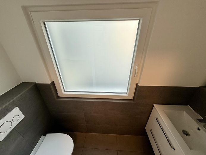 Modernes Haus mit großem Garten, Wärmepumpe & Smart Home in Bissendorf-Wietze – Gäste WC EG
