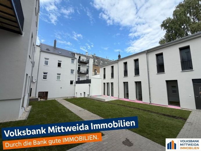 El encanto histórico se une al confort moderno de la vivienda: piso en ático con balcón – Foto 1