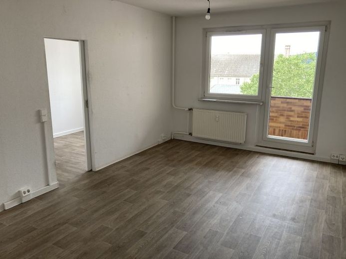 City-Vibes genießen: Modernisierte Wohnung mit Balkon und Stellplatz. – Foto 1