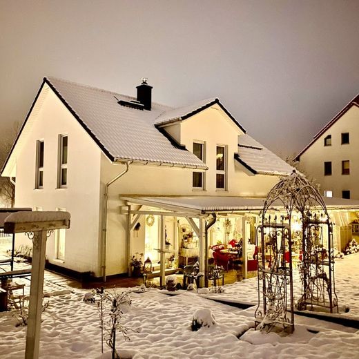 HORN IMMOBILIEN ++ RESERVIERT! Neustrelitz großes tolles Einfamilienhaus mit vielen Extras auf großem Grundstück – Neustrelitz Abendfoto