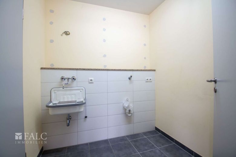 Historische Eleganz! Büro- und Praxisfläche in der Commende Waldbreitbach – Waschraum