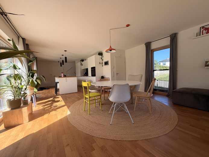 Neubau 2023 | KfW-40+ | PV + Speicher | 135 qm Wohnfläche | 635 qm Grundstück mit Südgarten – Essbereich