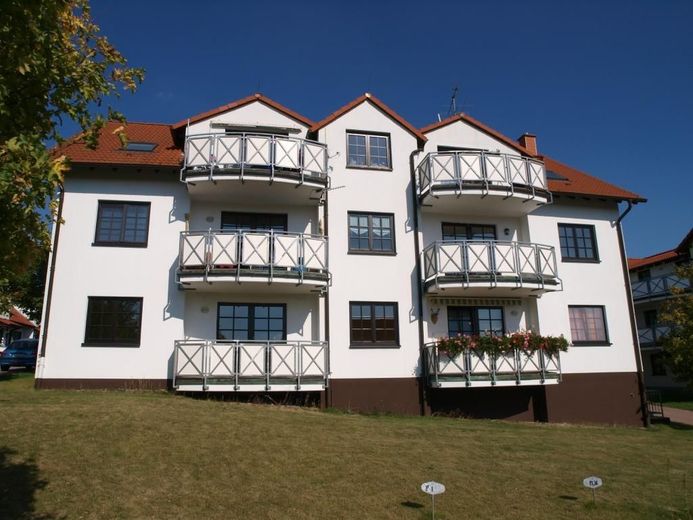 GEPFLEGTES MEHRFAMILIENHAUS IM SPECKGÜRTEL VON DRESDEN – Hausansicht