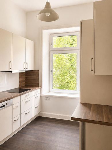 1 von 4 WG-Zimmern in renovierter Altbauwohnung - alles inklusive - zentrale Lage - Studentinnen – Gemeinschaftsküche Essplatz