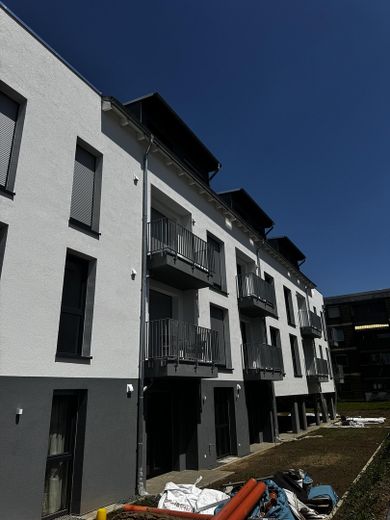 Wohnen mit Stil: 2-Zimmer-Neubauwohnung mit Balkon – ca. 57 m² in Fümmelse – Rückansicht aktuell