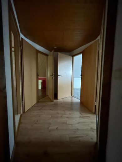 Einfamilienhaus plus Ferienhäuschen – Flur Dachgeschoss