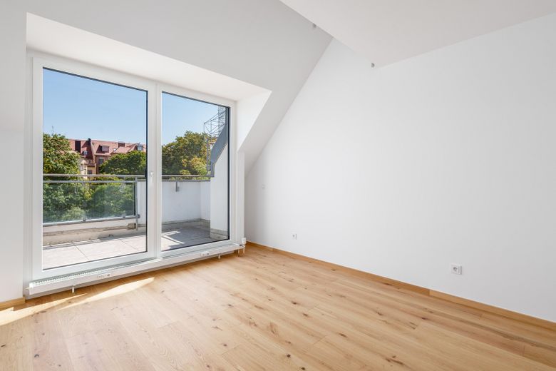 RARITÀ AL LEHEL | Maisonette modernizzata con vista sul verde e posto auto in garage sotterraneo – senza provvigione – Wohnbereich 4. OG