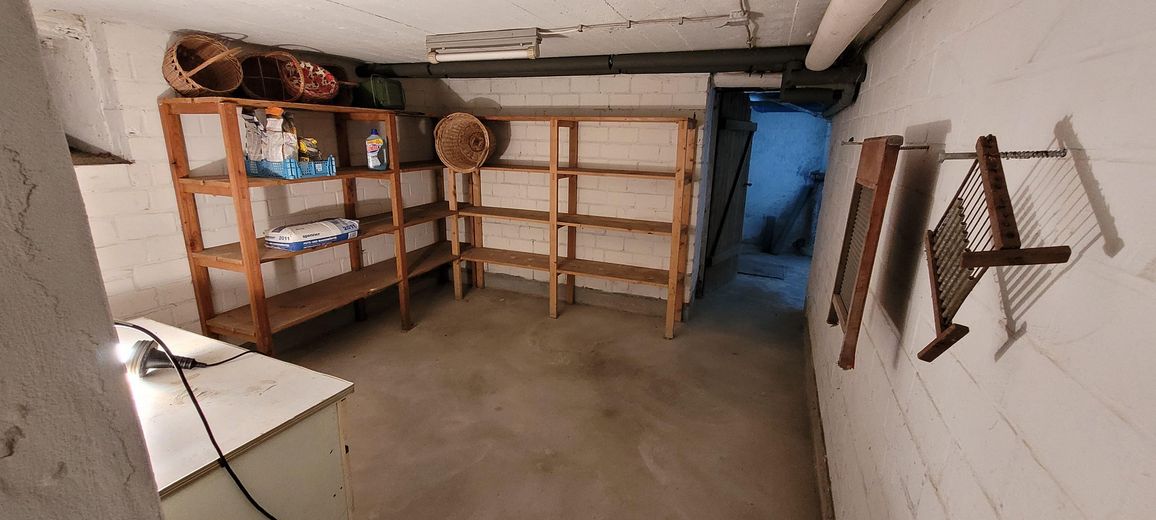Casa unifamiliare con officina – spazio per vivere e creare – Vorratsraum im Keller 