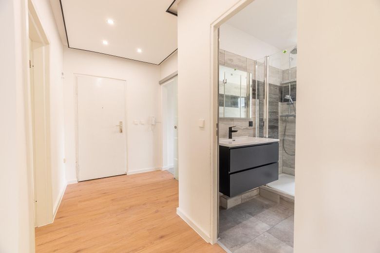 **Frisch Saniert, Einbauküche,Balkon, 5 Minuten zu Fuß am See – Foto 12