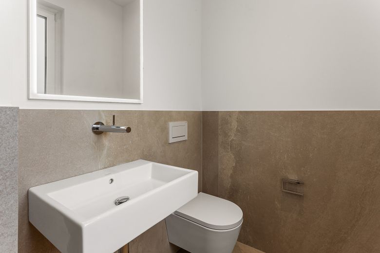 Exklusives Einfamilienhaus mit hochwertiger Ausstattung, Garage und Garten – EG - Gäste WC 