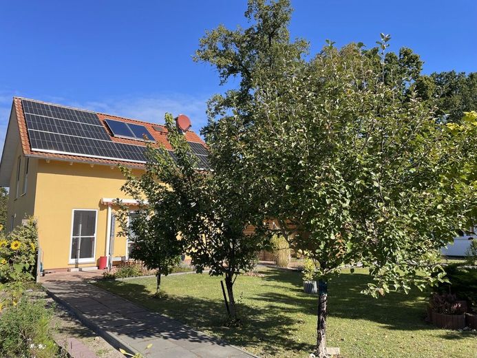 HORN IMMOBILIEN ++ modernes Einfamilienhaus mit Photovoltaikanlage, Garage und Terrasse in Torgelow – das Grundstück