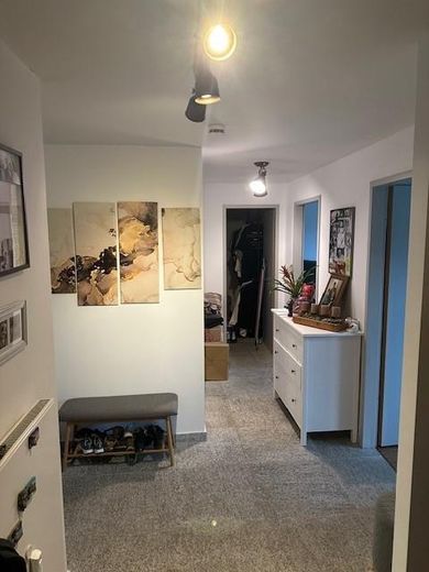 Flur (hinten Abstellkammer)