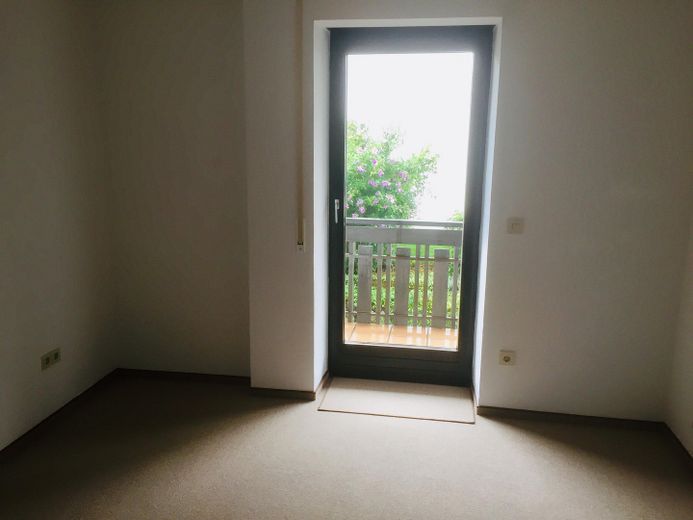 Günstige 4,5-Zimmer-Wohnung mit Balkon, Garten und Wärmepumpe in Obereichstätt zu vermieten – Kinderzimmer 2 mit Balkon