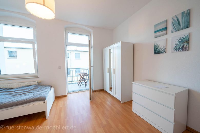 Zimmer Rückseite mit Balkon