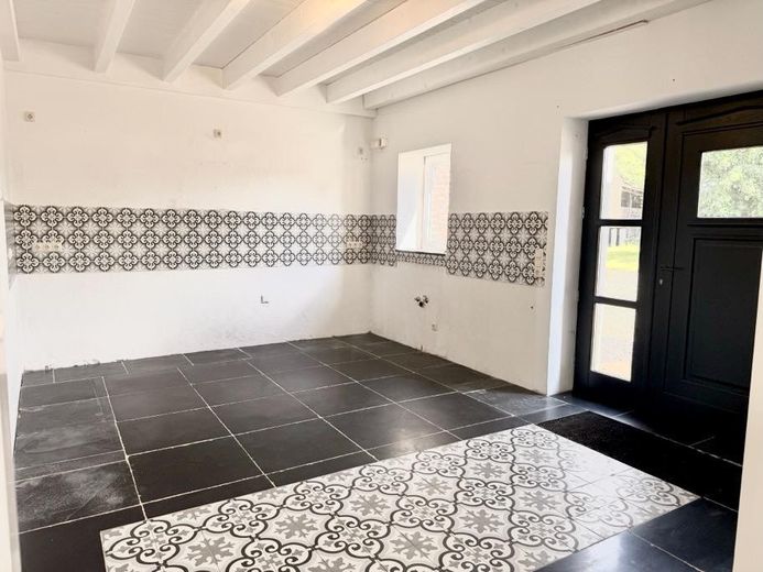 PROVISIONSFREI * HISTORISCHER CHARME & NEUBAUKOMFORT * A+ EFFIZIENZ * BAUERNHAUS AUF HOFANLAGE – Istzustand der Küche
