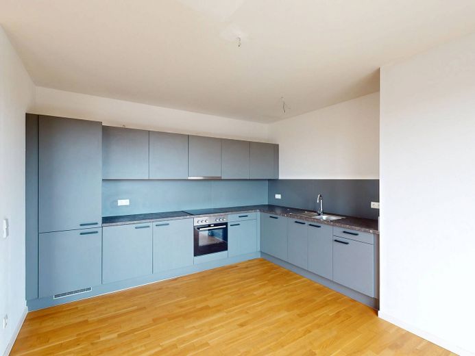 **Kentsel yaşam cennetiniz: Berlin-Lichtenberg'de 3 balkonlu geniş 3 odalı daire** – Ansicht VII: Wohnzimmer mit o…