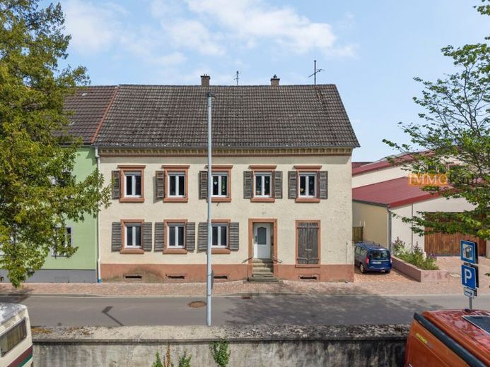 IMMORath.de – Zweifamilienhaus mit Ausbaupotential und großzügige Gartenfläche – फोटो 1