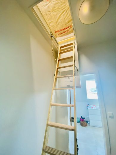 Aufgang zu Spitzboden