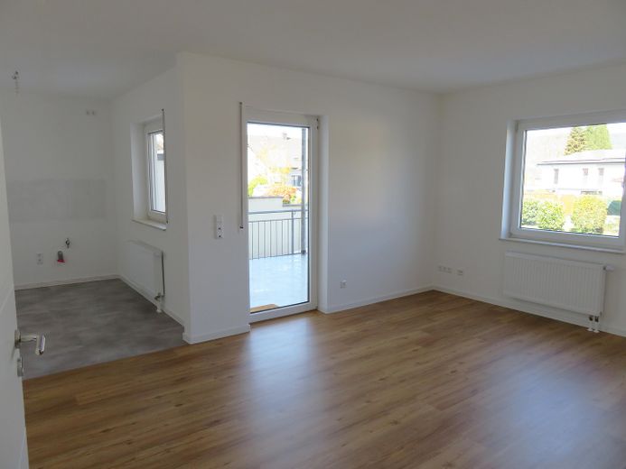 *Erstbezug nach Sanierung* 4 ZKB-Whg. 104 m² mit Terrasse & optionaler EBK – Wohn- und Essbereich