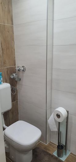Moderne 4 Zimmer Wohnung mit neuer Einbauküche und Garage – Foto 11