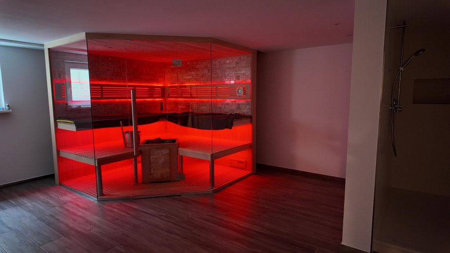 Exklusives Wohnen am Schloß-Miel – Sauna