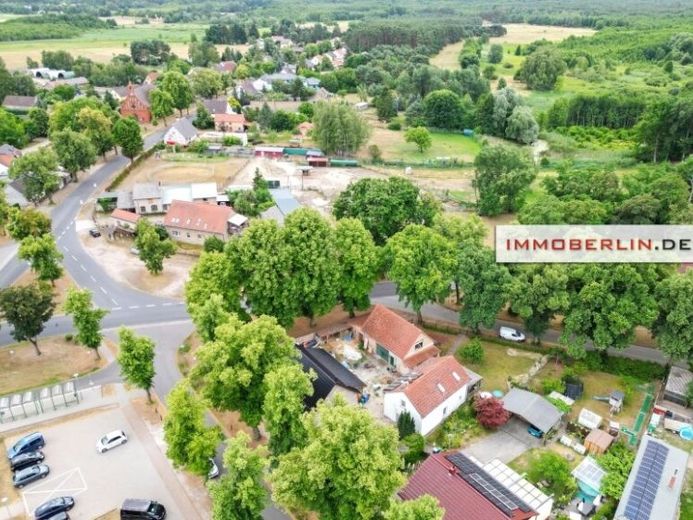 IMMOBERLIN.DE - Südwestgrundstück mit zwei Häusern & Garagen in familienfreundlicher Lage – Foto 1