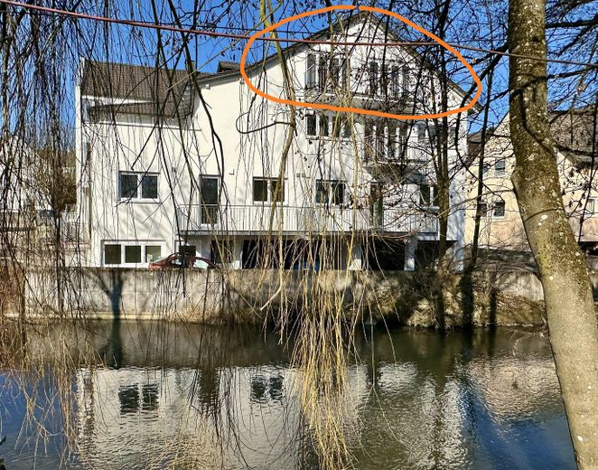 Penthousewoning met balkon, uitzicht op het groen, eerste bewoning na renovatie – Ansicht