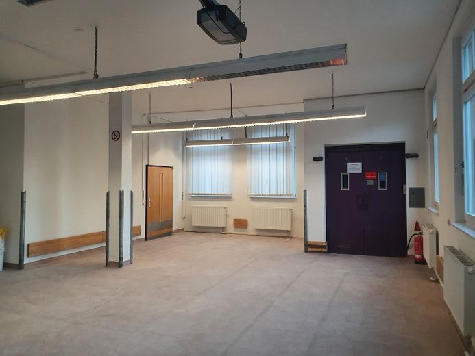 Büro/Gewerbe, Kanzlei, Praxis, Schulung, Handwerker, Handel im Zentrum von Altensteig – EG hinten mit Lasten-Aufzug