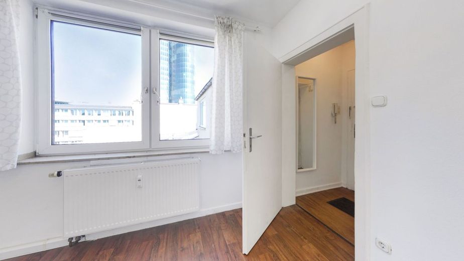 Ruhiges Büro mit 2 Zimmern, Küche, Bad und Dachterrasse am Schwanenspiegel – Büro1