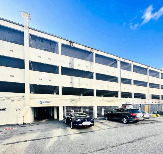 Plaza de aparcamiento céntrica en Kiel, segura y utilizable en cualquier momento. 95,20€ al mes, IVA incluido. – Foto 1
