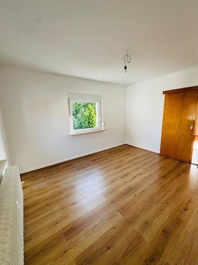 4-Zimmer-Wohnung mit traumhaften Taunusblick und eigenem Garten – Schlafzimmer