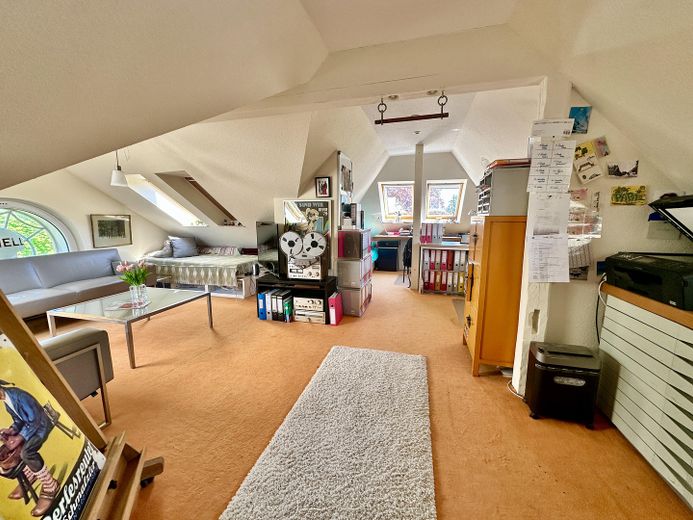 Villa mit Gutshauscharakter auf 3500m²-unverbaubarer Seeblick in Kieler Stadtrandlage – Wohn-,Schlaf-,Arbeitszimmer DG