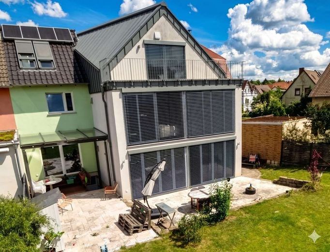 BS - Querum - Exklusives Doppelhausensemble mit moderner Architektur, hohem Wohnkomfort und Garten – Vogelperspektive mit Aussenjalousien
