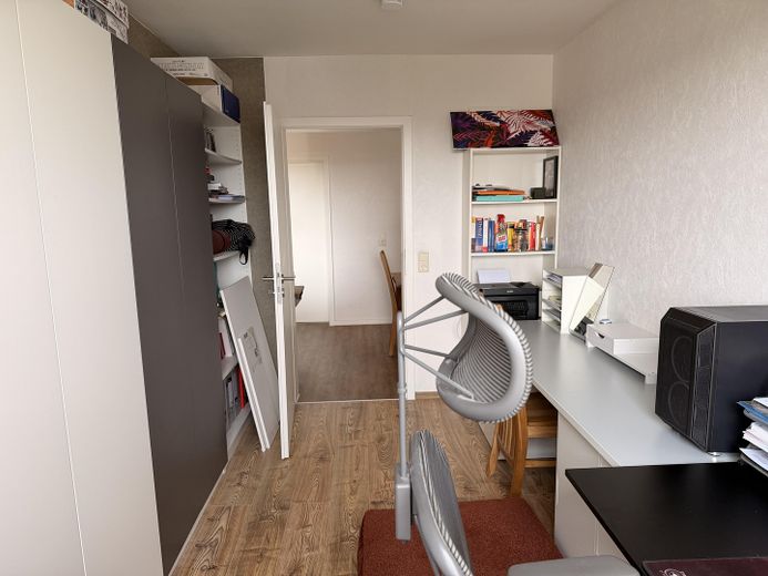Без комісії: 3-кімнатна квартира з балконом і ліфтом – Büro/Kinderzimmer