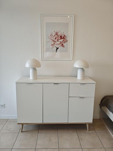 Stilvolles Wohnen mit Panoramablick – Frisch renoviert & komplett neu möbliert – Kommode